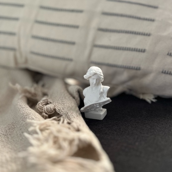 BUNDLE: 📚 Book . Mini Greek Bust Statue + Handmade bookmark - Picture 7 of 12